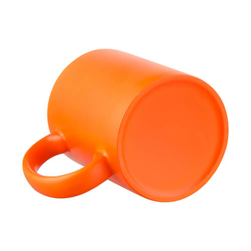 Marqueurs Colorés Dans Des Tasses En Plastique De Couleur Orange D