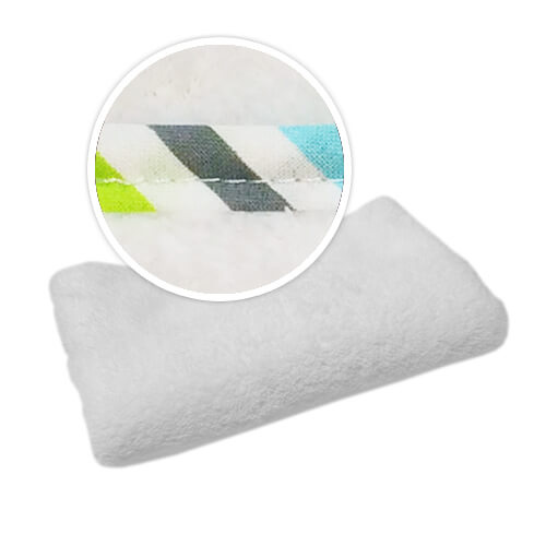 Deka s obrubom od zelenih, sivih i tirkiznih pruga. Sublimacija.