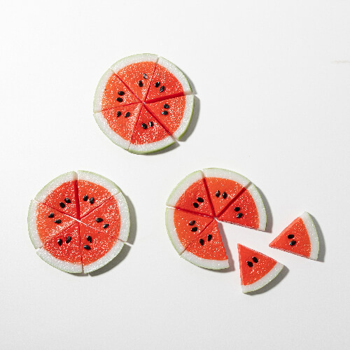 Felii triunghiulare de pepene roșu