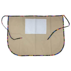 Klasična kuhinjska pregača s džepom za printanje - bež s obojenim rubom - crno slavensko cvijeće