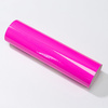 Una hoja de lámina autoadhesiva que cambia de color de rosa a púrpura