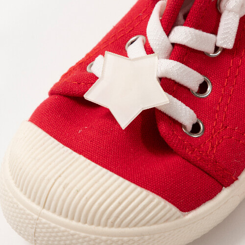 Plastična zaponka za vezalke