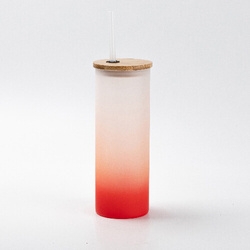 500 ml matný hrnček s bambusovým vekom a slamkou na sublimáciu - červený gradient