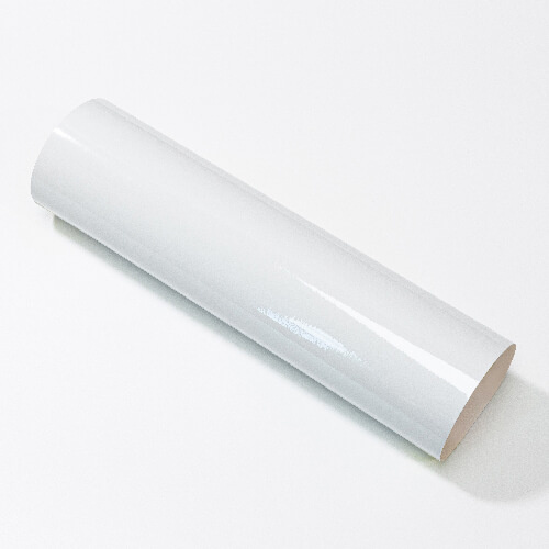 Una hoja de lámina autoadhesiva que cambia de color de blanco a turquesa