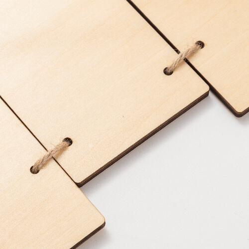 Zes hangende multiplex frames voor sublimatie