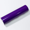 Une feuille de papier d'aluminium autocollant qui change de couleur du violet au rose