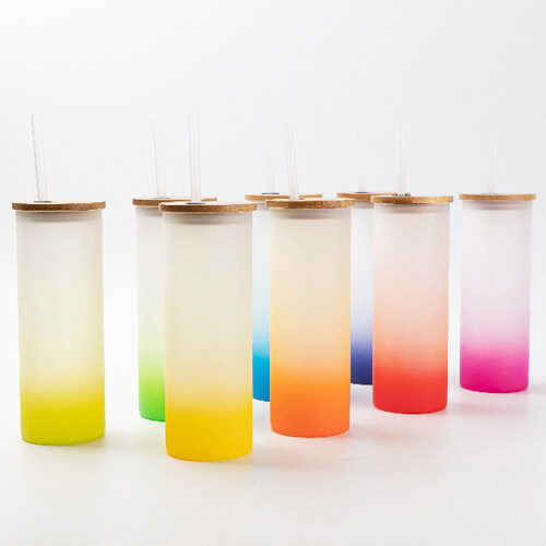 500 ml matēta krūze ar bambusa vāku un salmiņu sublimācijai - tumši zils gradients