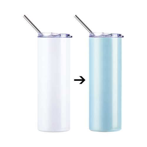 Una taza de 600 ml con una pajita para sublimación: cambia de color bajo la influencia de los rayos UV de blanco a azul.