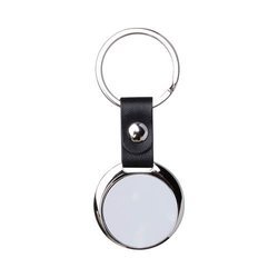 Un llavero de metal para llaves de sublimación: un círculo con una correa negra