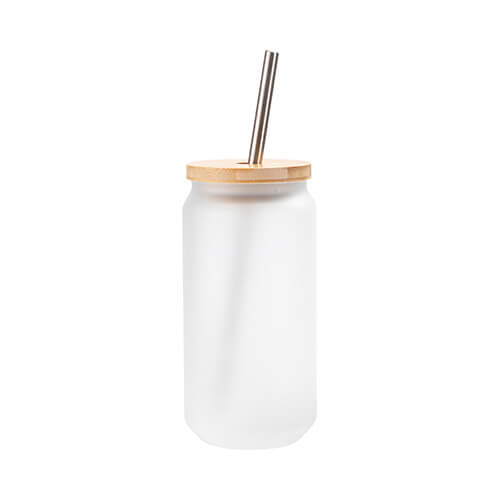 Un vaso esmerilado de 550 ml con pajita y tapa de bambú para sublimación